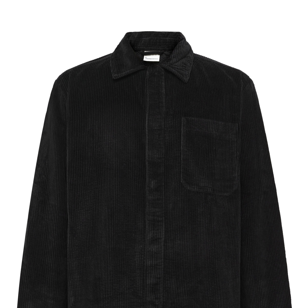 Surchemise en velours côtelé de coton bio, patte de boutonnage cachée — KnowledgeCotton Apparel — Black Jet — packshot | Appart 17 Bruxelles