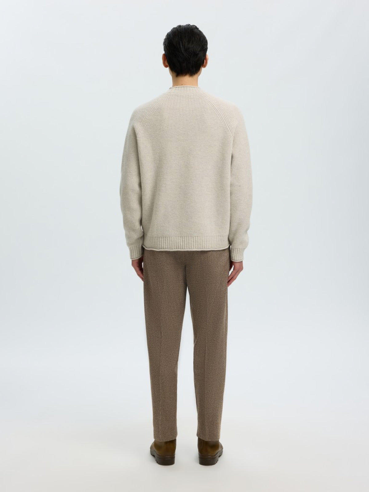 Selected Homme SLM220 LOOSE LOU Pantalon ample en laine — Selected Homme — Delicioso — porté, vue de dos 5 | Appart 17 Bruxelles