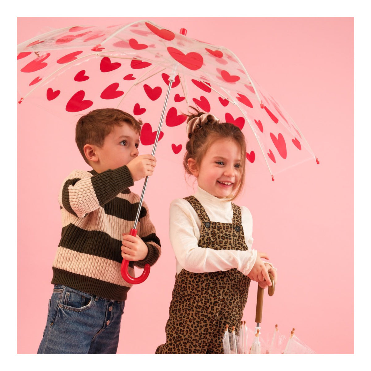 Parapluie enfant à cœurs — Atelier Wagram — Cœurs rouges — autre vue 6 | Appart 17 Bruxelles