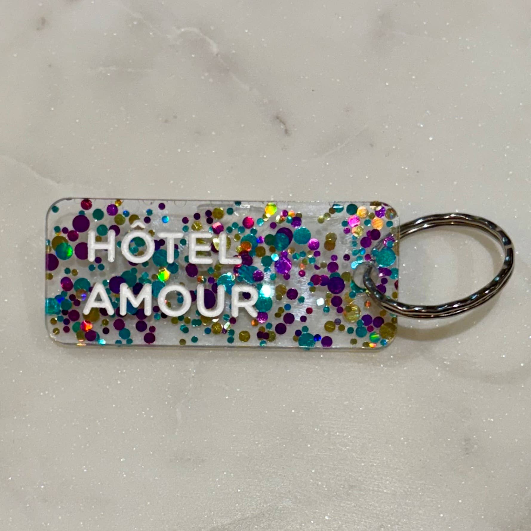 HOTEL AMOUR Porte-clés à paillettes Plus de Love: Fuchsia — Appart 17 Bruxelles
