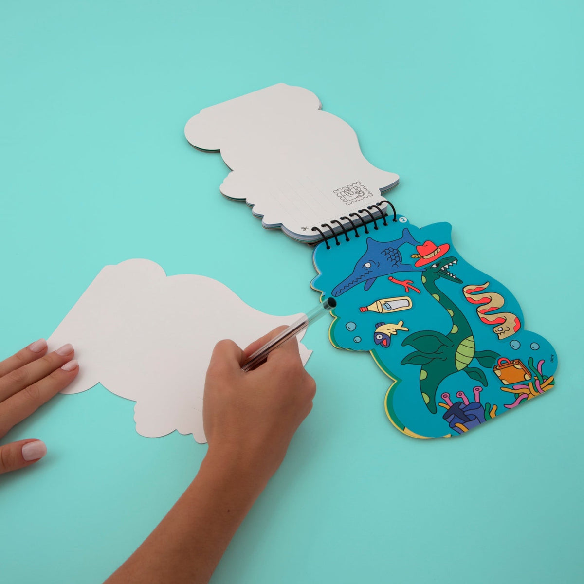 Carnet multi-activités à stickers, dès 4 ans — OMY — Dinos — autre vue 3 | Appart 17 Bruxelles