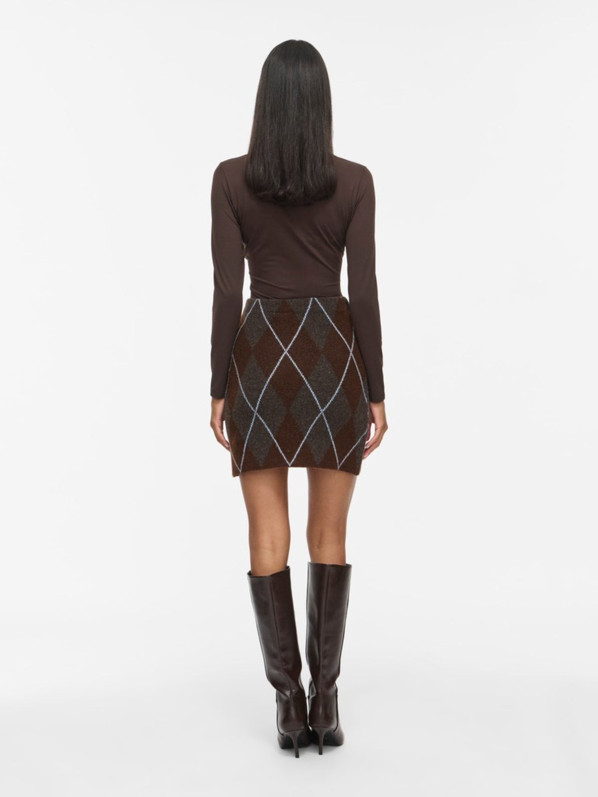 VIARGYLE Jupe courte en maille jacquard argyle — VILA — Dark Grey Melange — porté 3 | Appart 17 Bruxelles