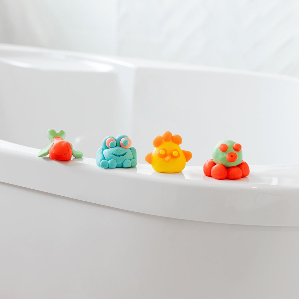 Pataploof, pâte à modeler lavante pour le bain 80 g — Nailmatic — Bleue — autre vue 3 | Appart 17 Bruxelles