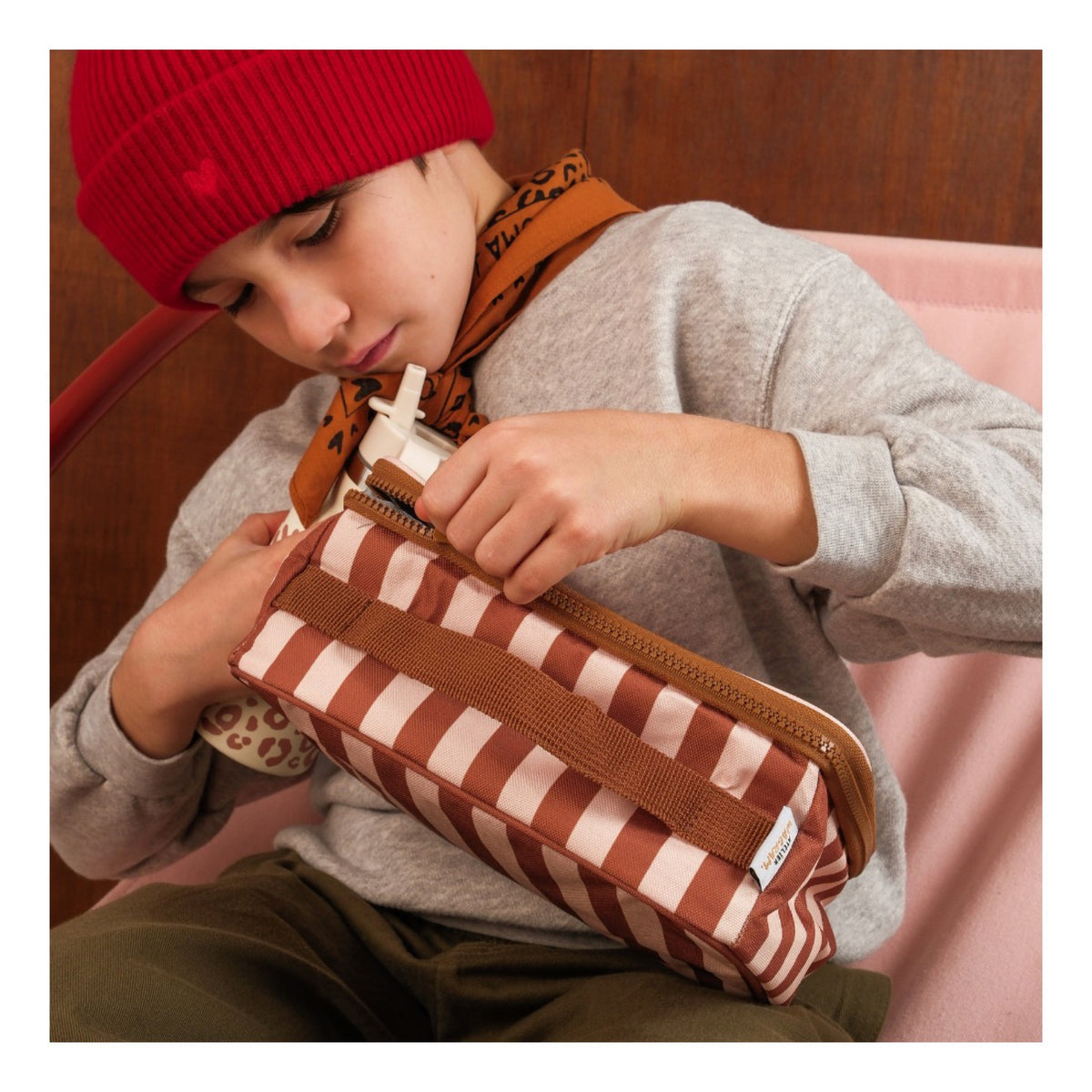Lunch bag isotherme enfant — Atelier Wagram — Rayures marron fond beige — autre vue 4 | Appart 17 Bruxelles