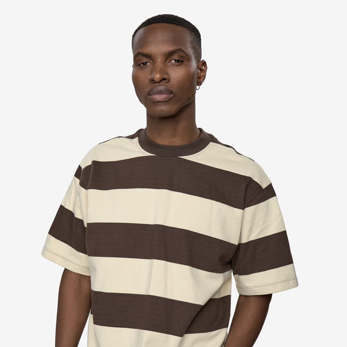 TERRY T-shirt oversize rayé en coton lourd — Minimum — Turkish Coffee — porté, vue de face | Appart 17 Bruxelles