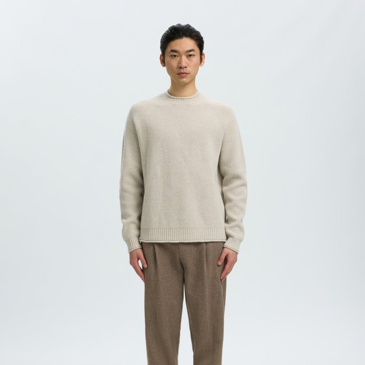 Selected Homme SLM220 LOOSE LOU Pantalon ample en laine — Selected Homme — Delicioso — porté en pied | Appart 17 Bruxelles
