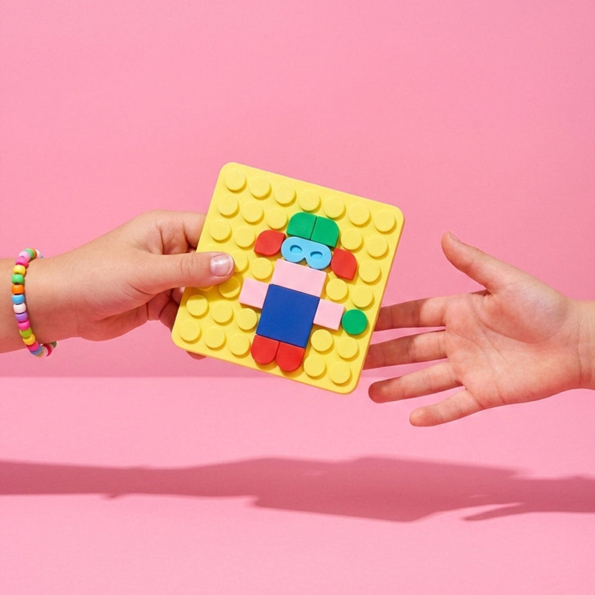 Silipop Pocket, jeu de mosaïque en silicone — SuperPetit — Jaune — packshot | Appart 17 Bruxelles
