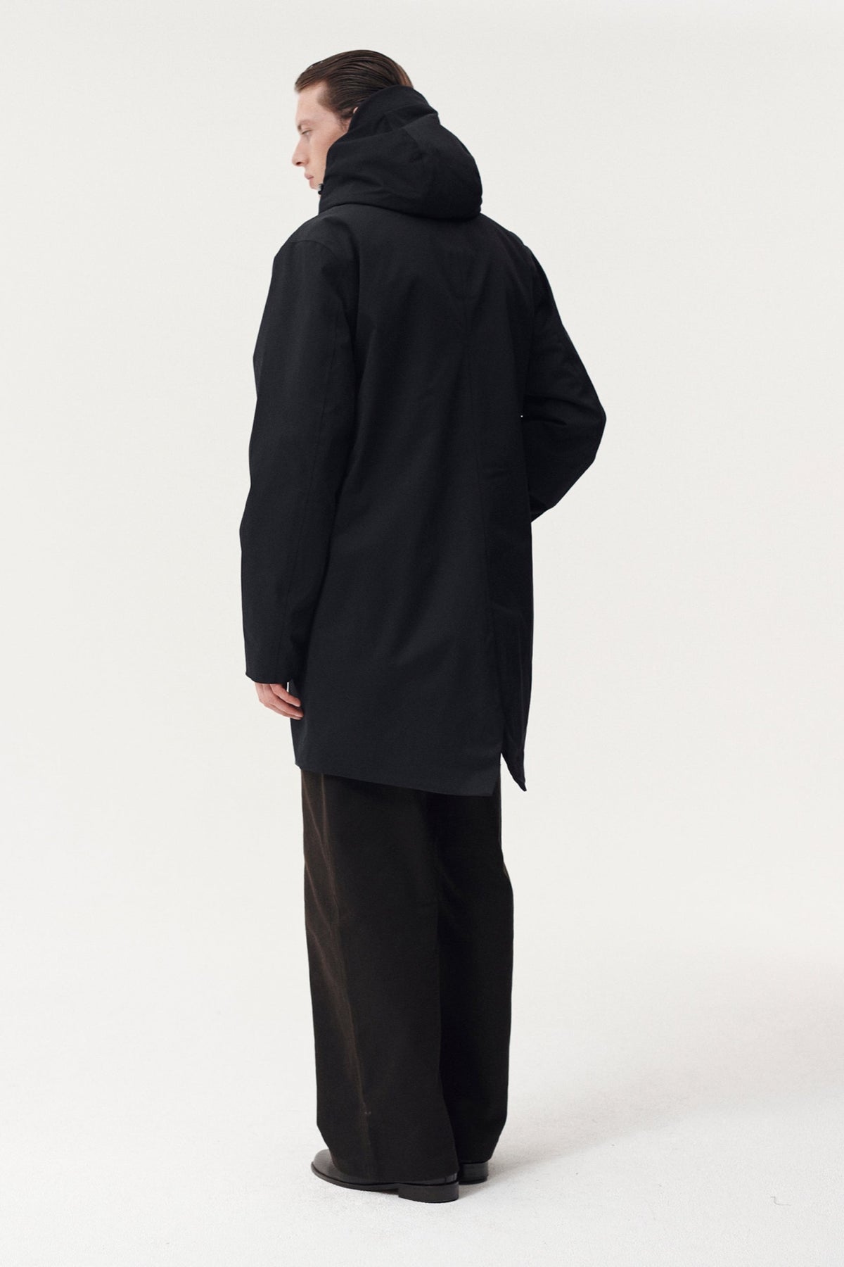 TERROR WEATHER Parka imperméable isolée MEIDA 150 g — Welter Shelter — Black — porté 5 | Appart 17 Bruxelles