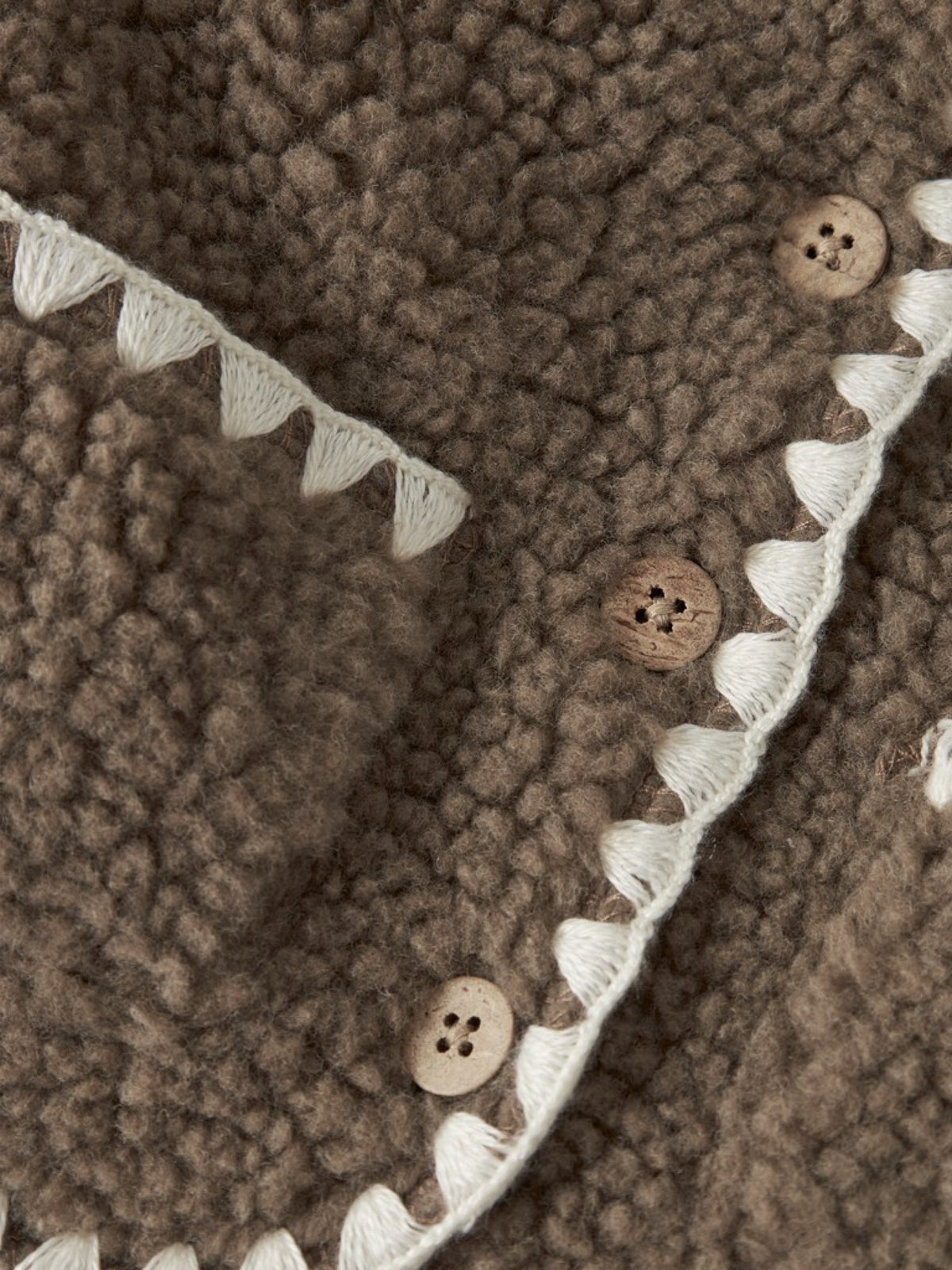 NBFLAJO Veste teddy à bordure brodée bébé fille — Lil' Atelier — Shitake — autre vue 2 | Appart 17 Bruxelles