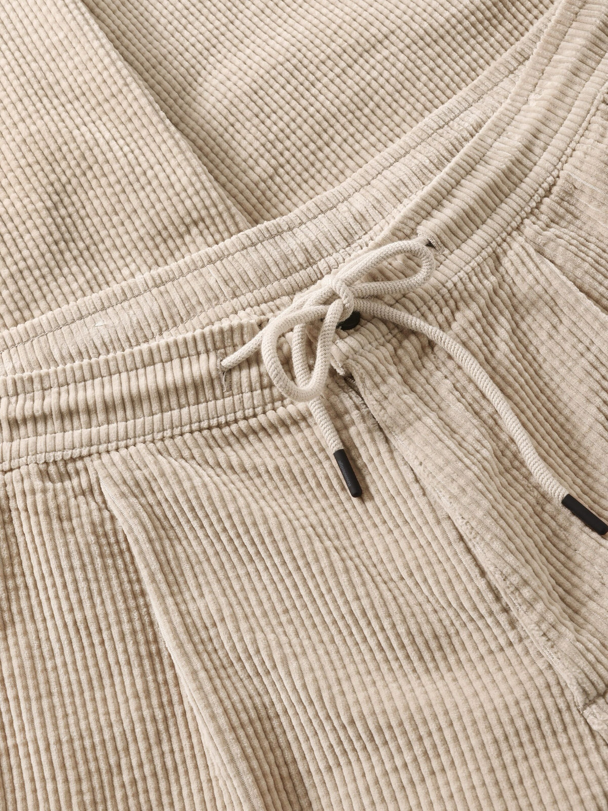Pantalon Fig comfort en velours côtelé de coton bio, taille élastique — KnowledgeCotton Apparel — Gris clair chiné — gros plan matière 5 | Appart 17 Bruxelles