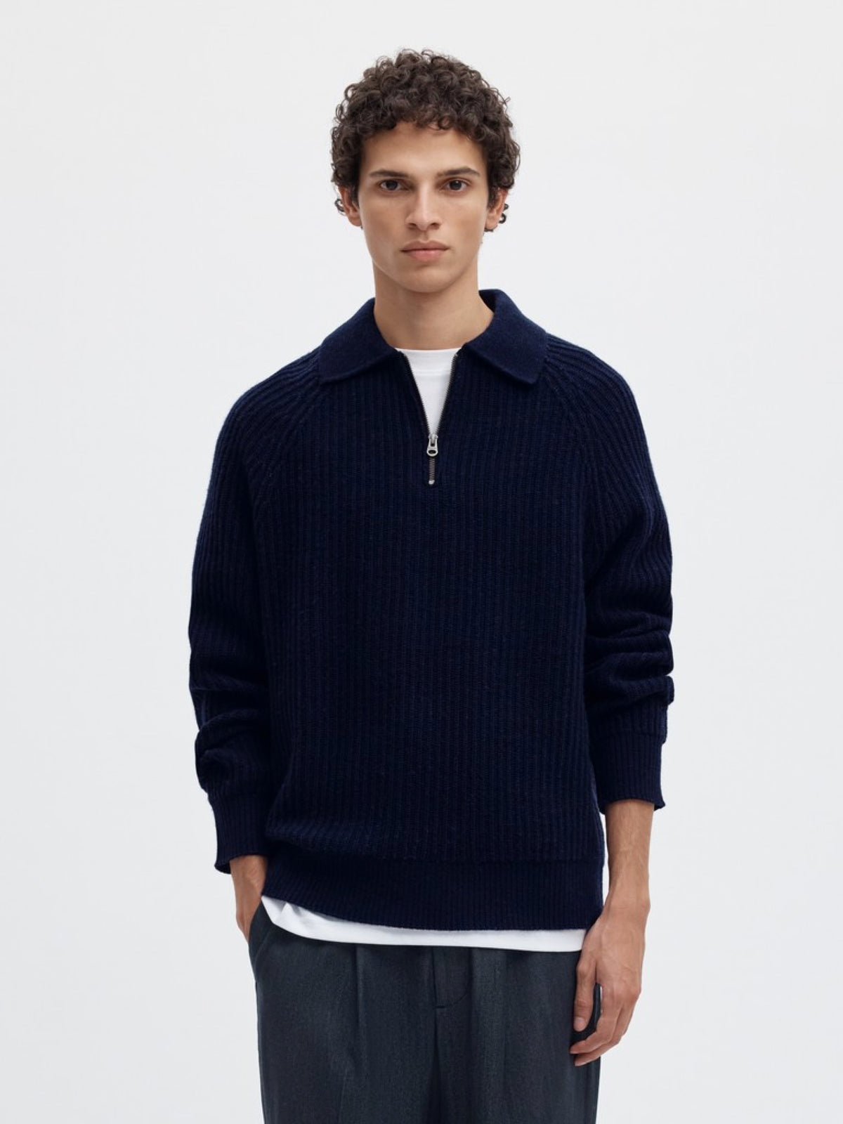 SLMBEN Pull col polo zippé en laine RWS — Selected Homme — Sky Captain — porté, de face | Appart 17 Bruxelles