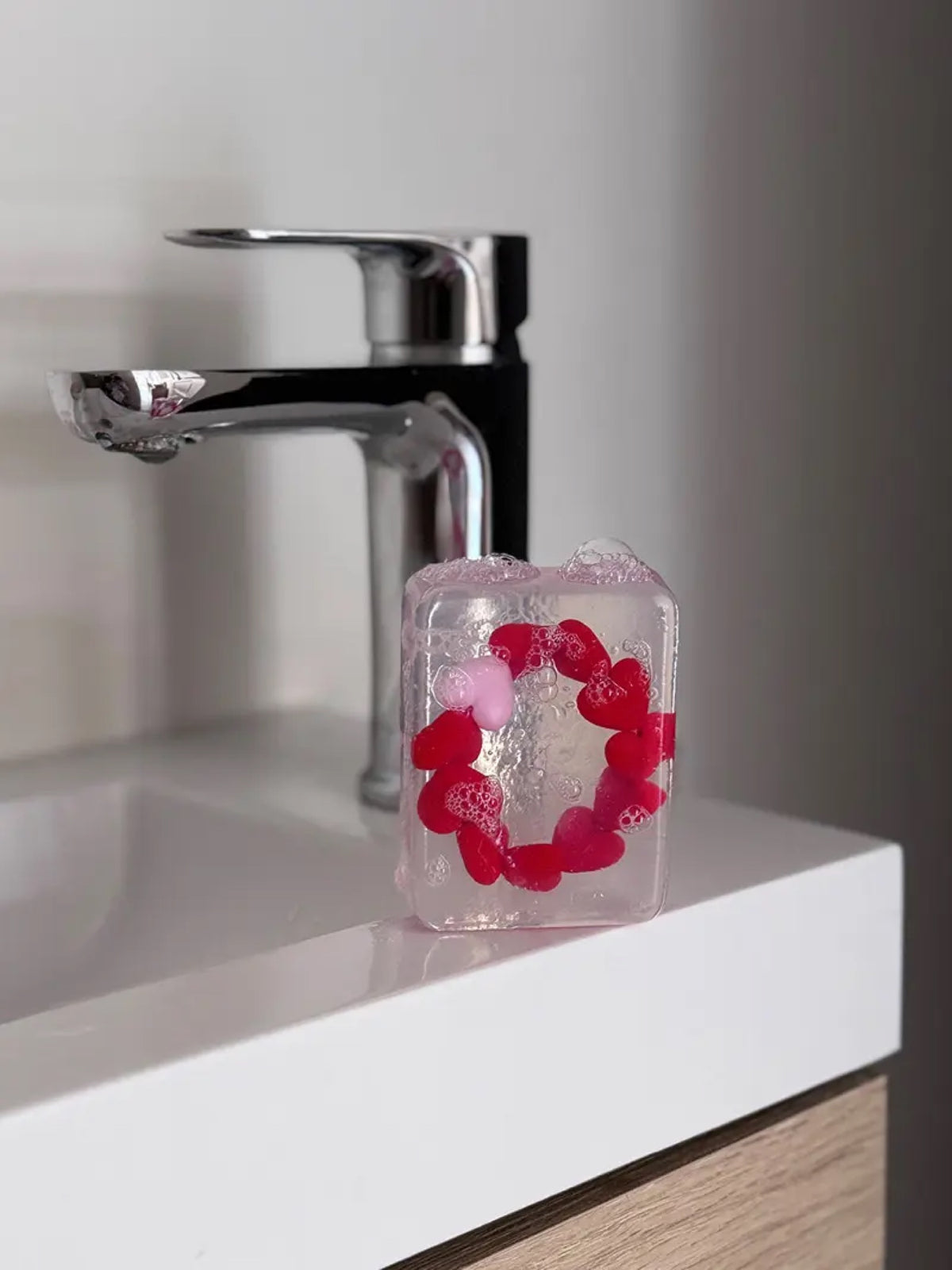 Savon surprise bracelet de perles Gaga × Ludi Soap — Ludi Soap — Rouge — autre vue 3 | Appart 17 Bruxelles