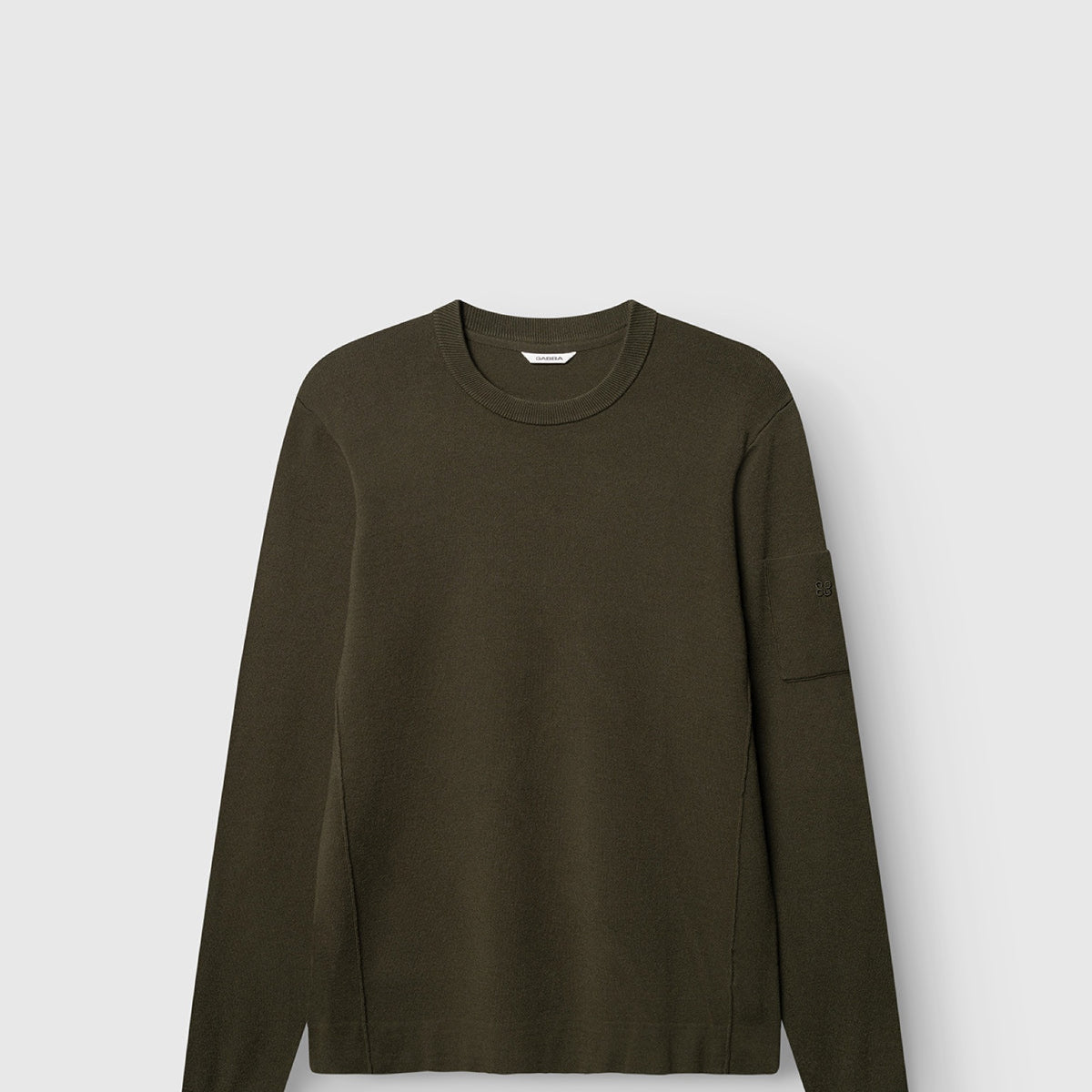 GABadriel Pull col rond en maille Lume, poche manche — Gabba — Forest Night — packshot | Appart 17 Bruxelles