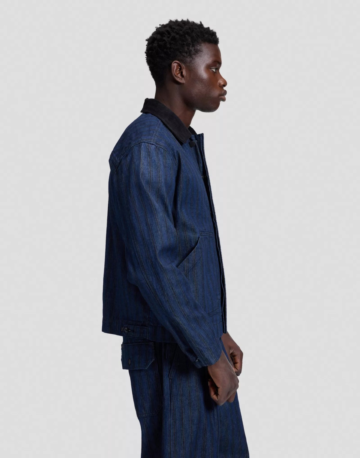 UTILITY Veste workwear en denim, col velours côtelé — Lee — Hickory Rinse — porté, de profil 4 | Appart 17 Bruxelles