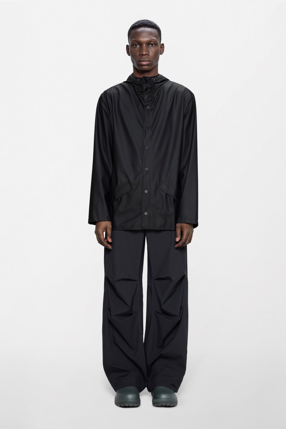 Jacket W3 Imperméable unisex — Rains — Black — porté, vue de face | Appart 17 Bruxelles