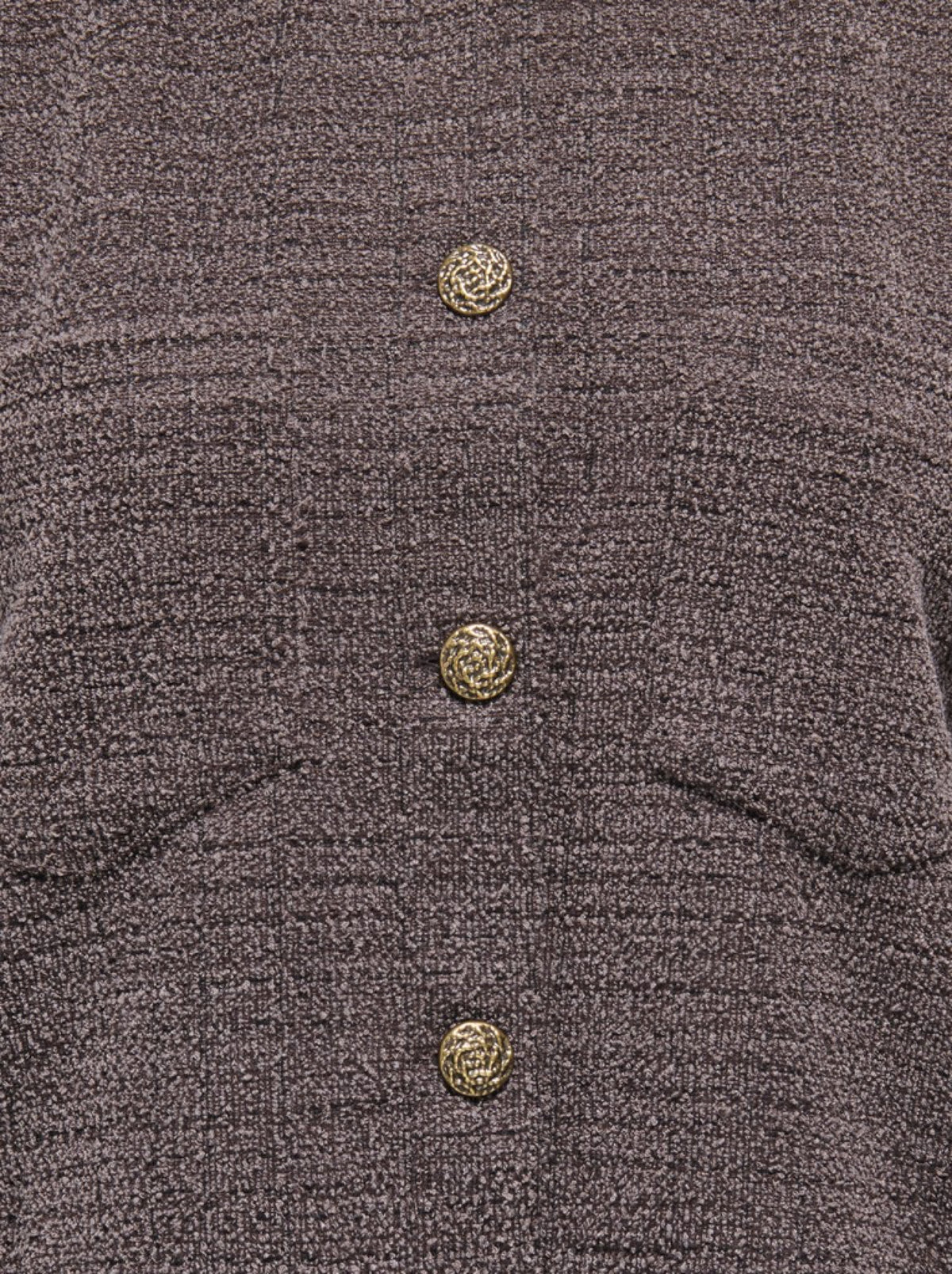 JDYDORIT Gilet-veste en maille jacquard effet tweed, manches 3/4 — JDY — Coffee Bean Checks — détail des boutons 3 | Appart 17 Bruxelles