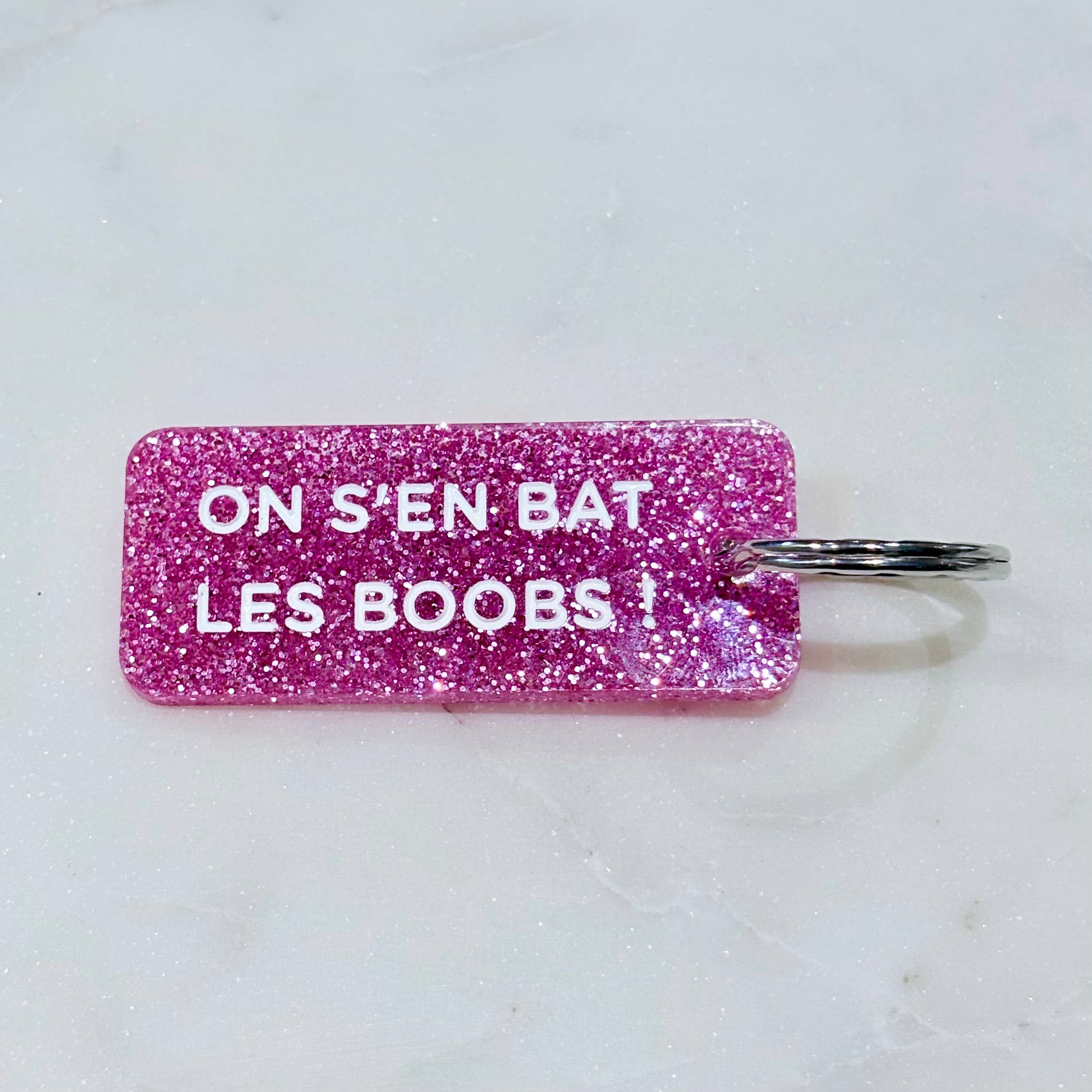 ON S'EN BAT LES BOOBS Porte-clés à paillettes Plus de Love: Fuchsia