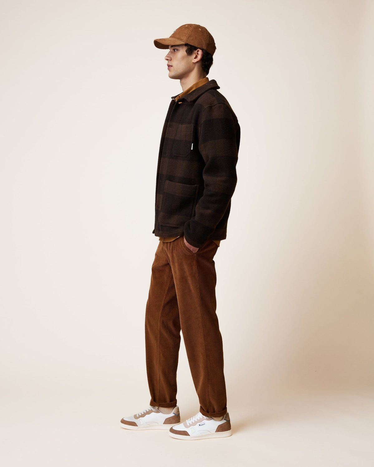 LORGE Veste workwear en lainage italien, poches plaquées — FAGUO — Marron & taupe à carreaux — porté 6 | Appart 17 Bruxelles