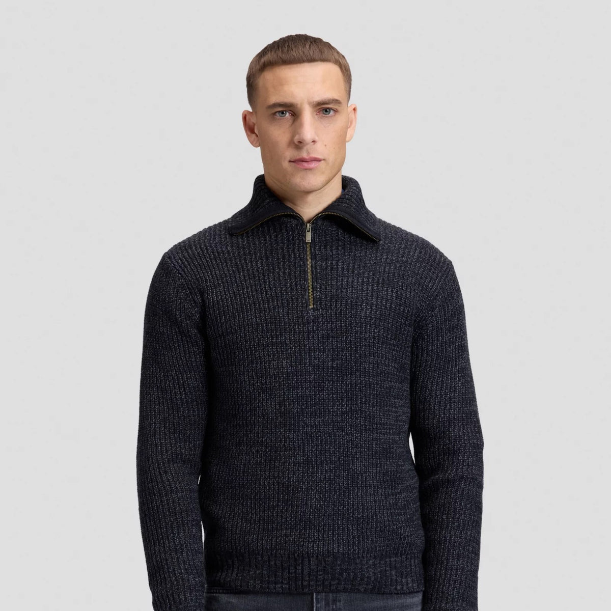 MOCK NECK Pull col zippé en maille de laine — Lee — Black Grey Heather — porté | Appart 17 Bruxelles