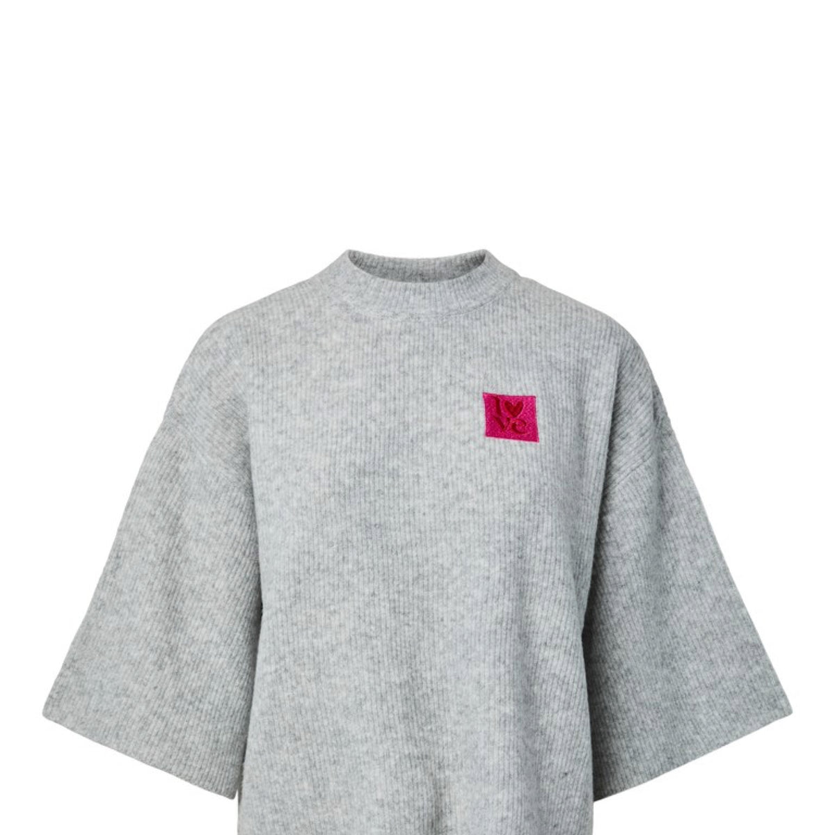 PCNIKO Pull court manches courtes à écusson brodé — Pieces — Light Grey Melange — packshot | Appart 17 Bruxelles