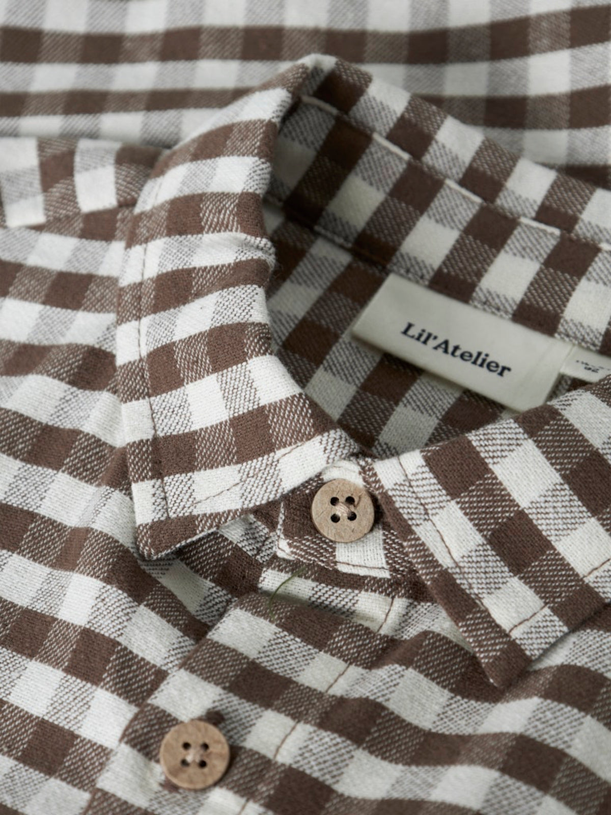NMMNOKI Chemise en flanelle à carreaux garçon — Lil' Atelier — Teak — autre vue 4 | Appart 17 Bruxelles