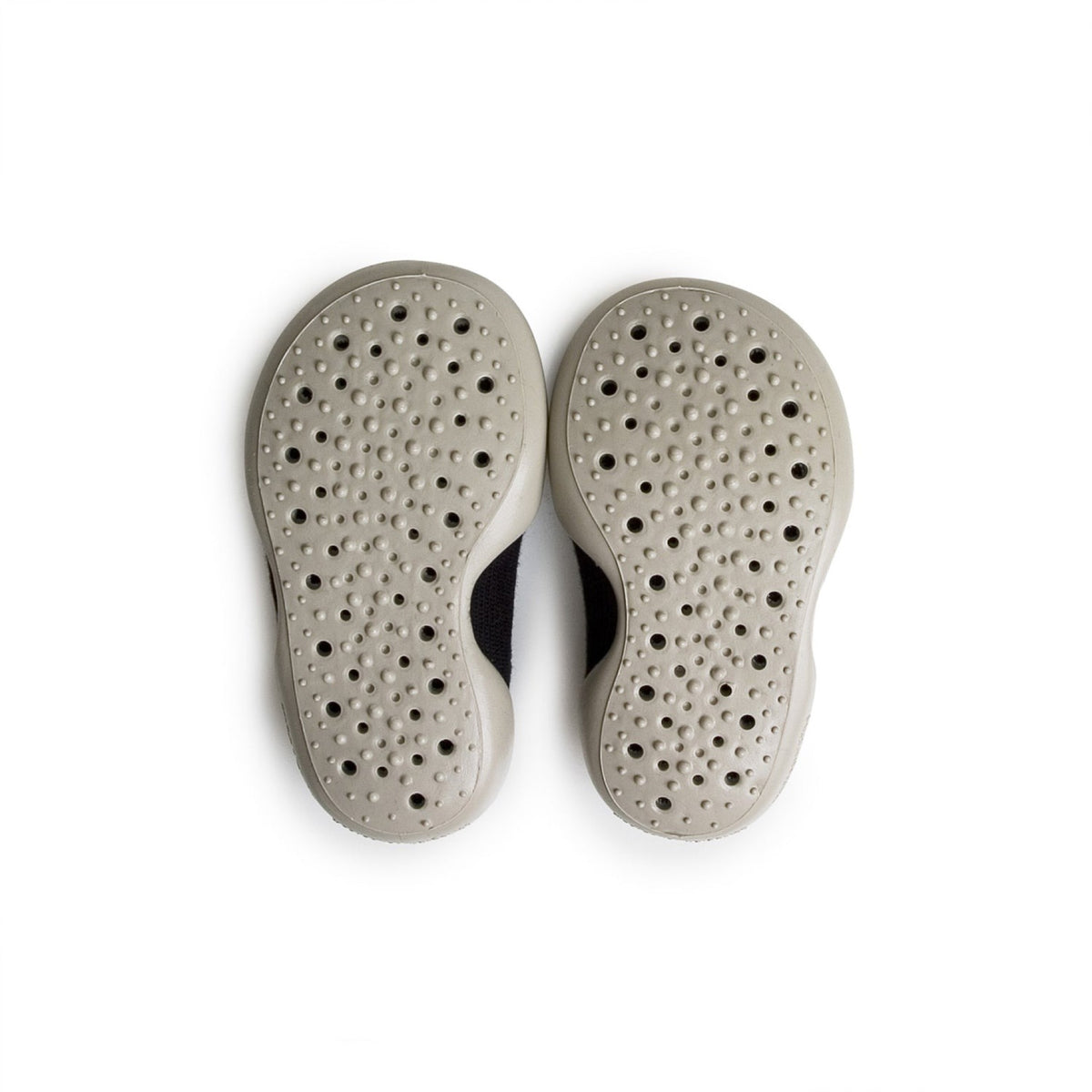 Chaussons-chaussettes Pic du Midi à étoile dorée — Collégien — Pic du Midi — semelles vues de dessous : picots antidérapants et perforations 2 | Appart 17 Bruxelles