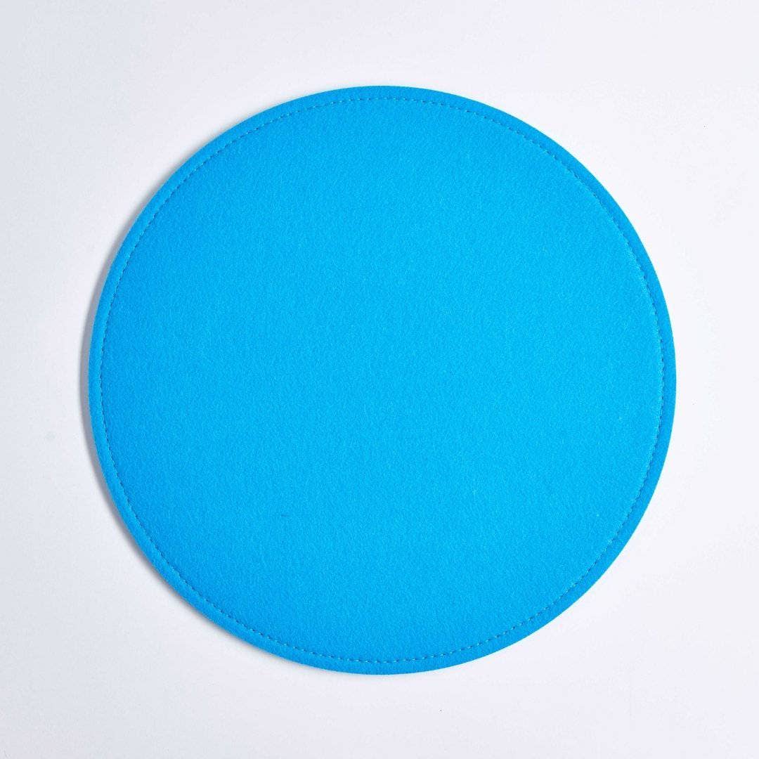 Plateaux en feutre de différentes couleurs - Parfaits pour nos tabourets: Jaune — Paper Lounge — vue de dos | Appart 17
