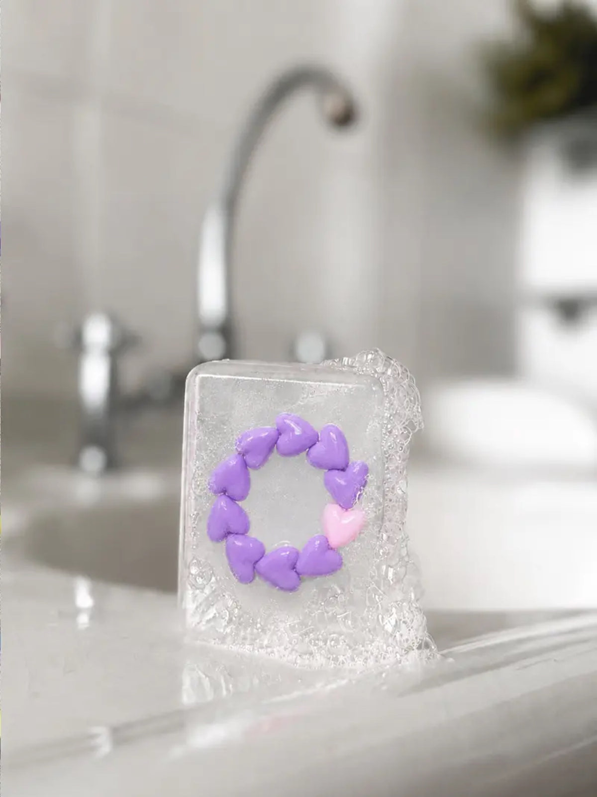 Savon surprise bracelet de perles Gaga × Ludi Soap — Ludi Soap — Violet — autre vue 2 | Appart 17 Bruxelles