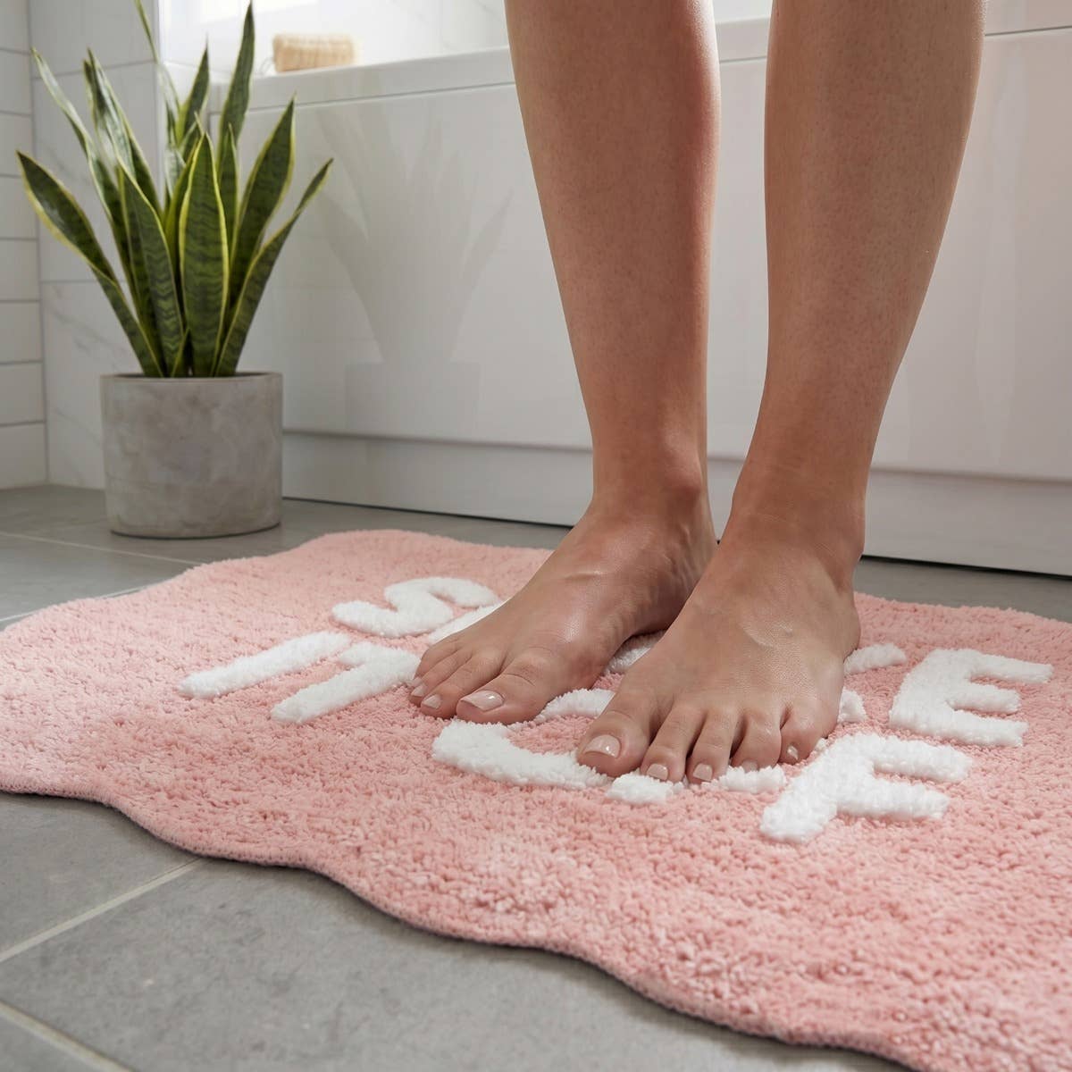 Tapis de bain « Shake It Off » festonné — Bleu — vue 10, Bleu clair & bleu foncé | Appart 17