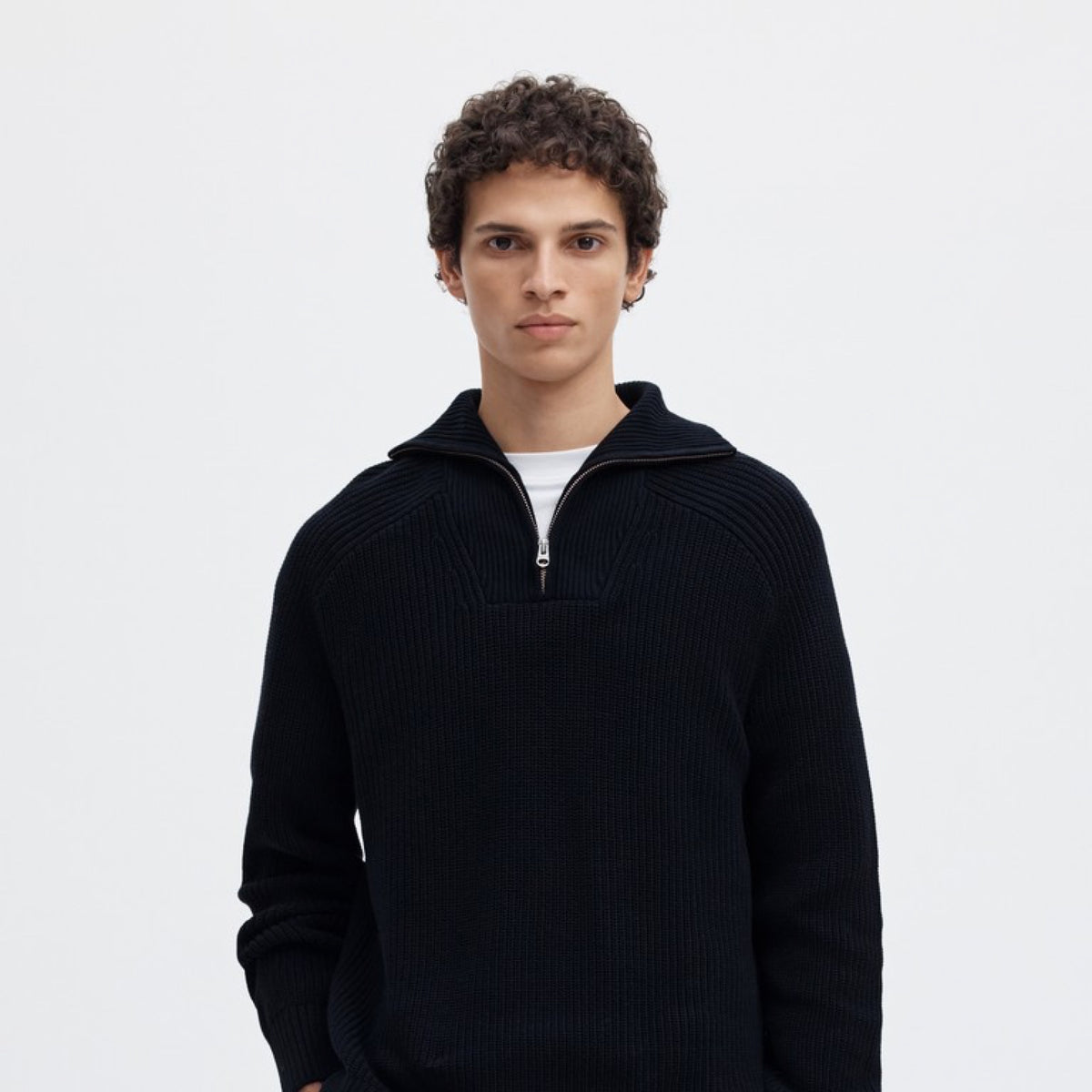 SLMPIM Pull demi-zip en coton bio, col montant — Selected Homme — Sky Captain — porté, de face | Appart 17 Bruxelles