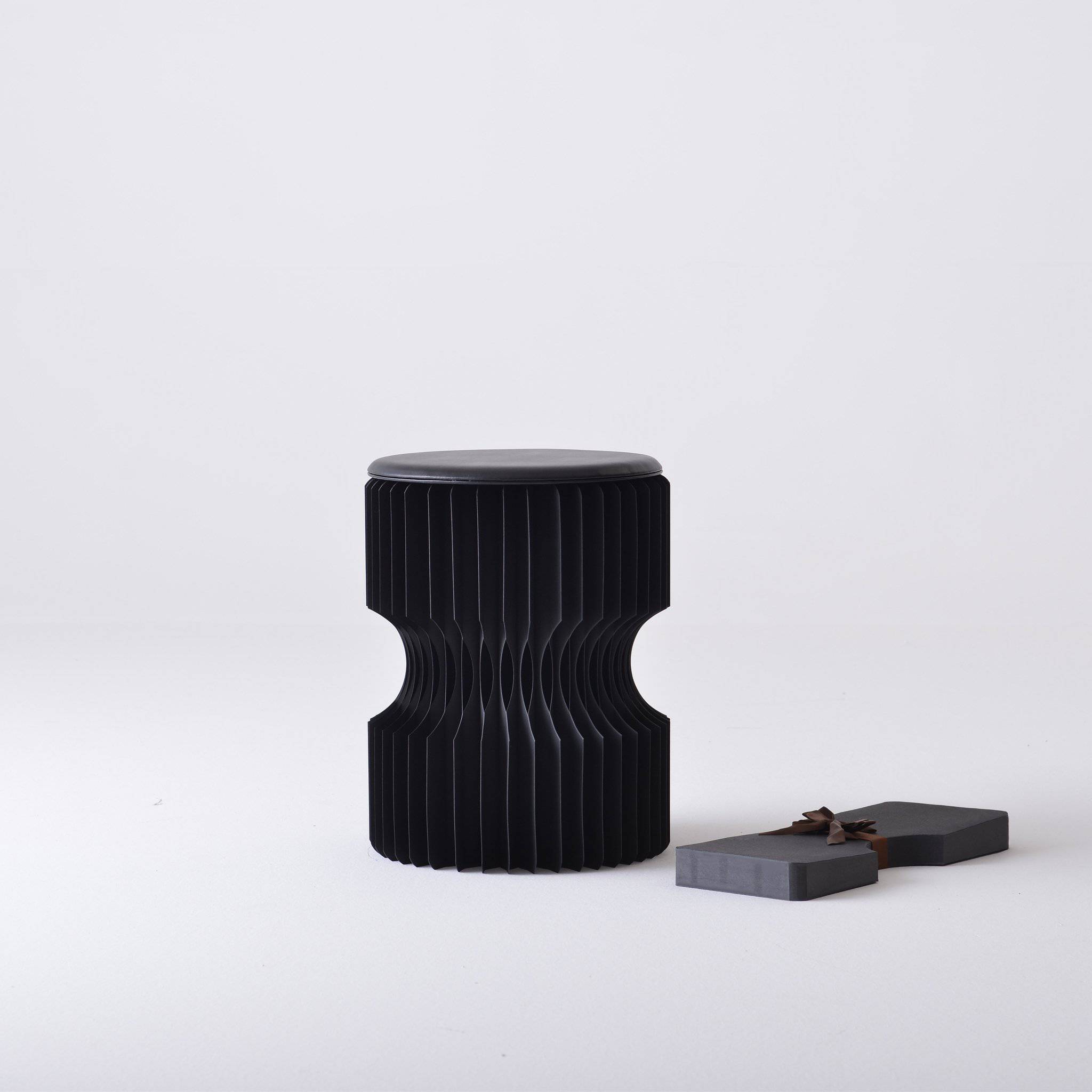 Tabouret en papier Diablo - Noir: 30 x 28 cm H — Paper Lounge | Appart 17 Bruxelles