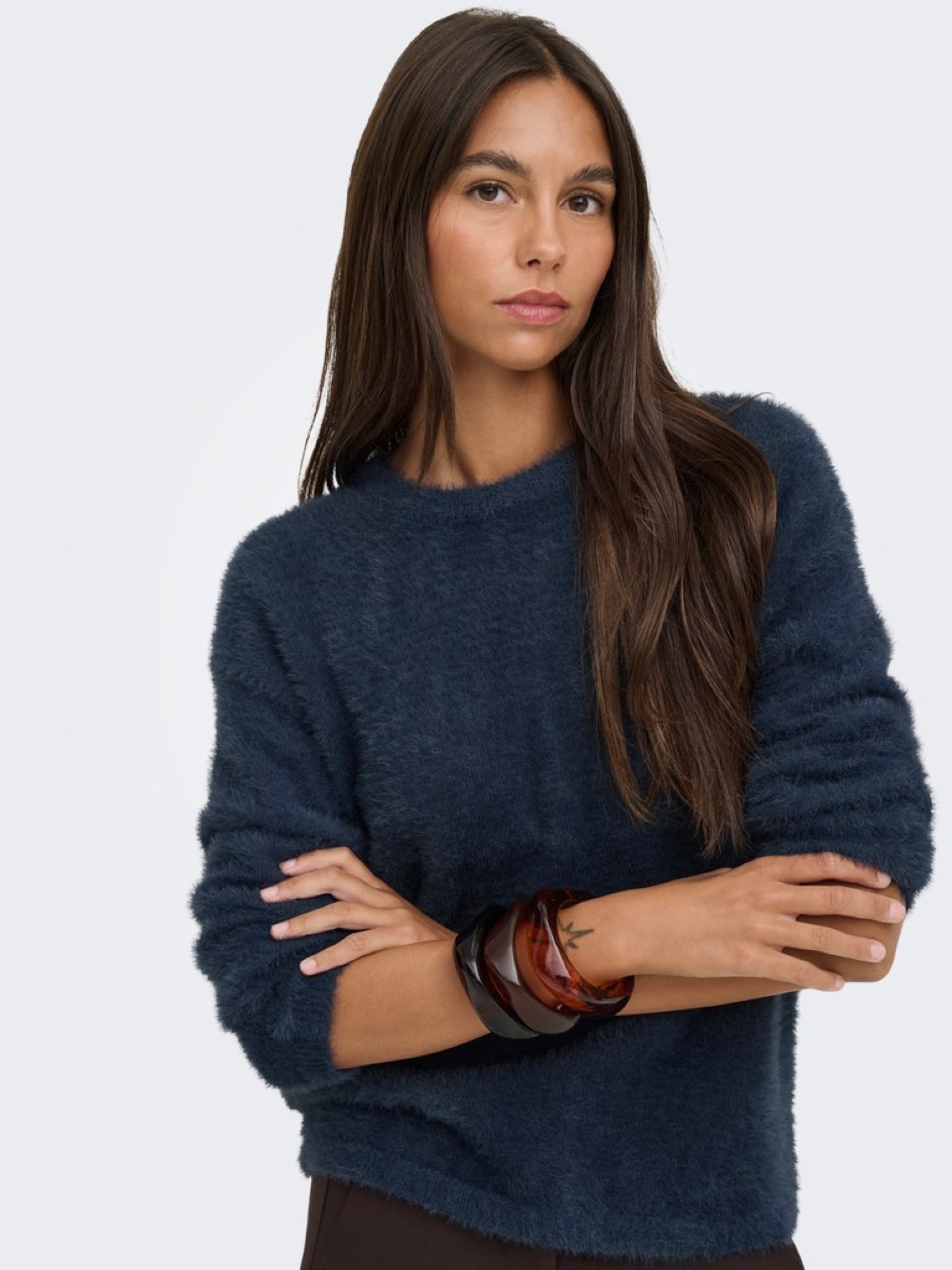 JDYJAYLA Pull col rond en maille plume — JDY — Sky Captain — porté 5 | Appart 17 Bruxelles