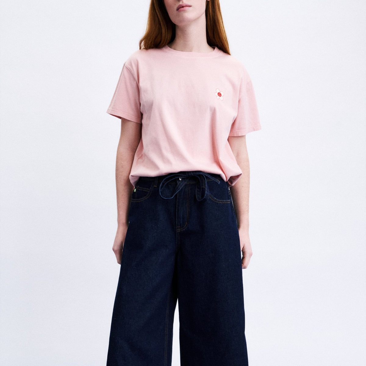 SARAKINIKO Bermuda jupe-culotte en denim brut — FRNCH — Bleu marine — porté, vue de face | Appart 17 Bruxelles