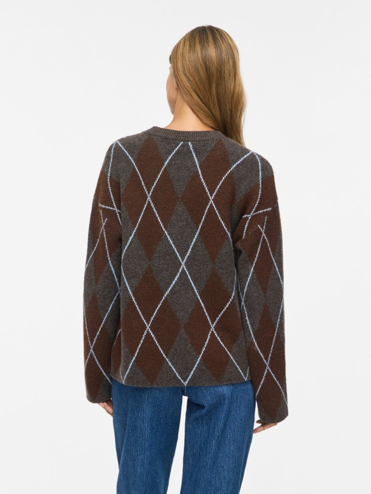 VIARGYLE Pull col rond en jacquard argyle — VILA — Dark Grey Melange — porté 4 | Appart 17 Bruxelles