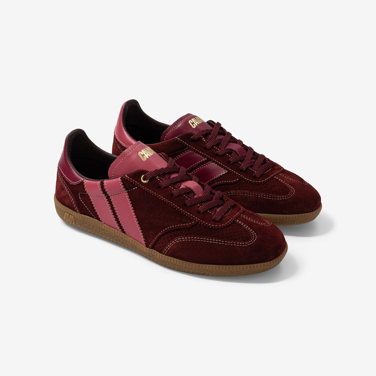 CAVAL Pulse Burgundy Crush Baskets asymétriques en cuir velours bordeaux — CAVAL — Burgundy Crush — vue de profil 4 | Appart 17 Bruxelles