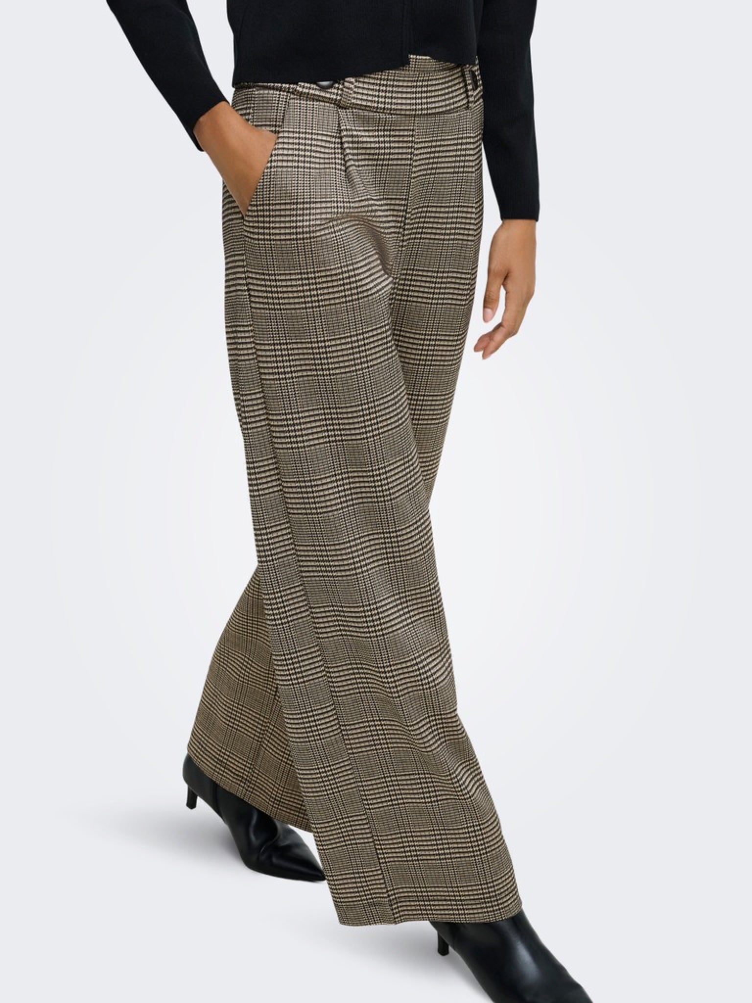 JDYGEGGO Pantalon large à carreaux taille haute — JDY — Sandshell NEW SQUARE CHECK — porté 5 | Appart 17 Bruxelles