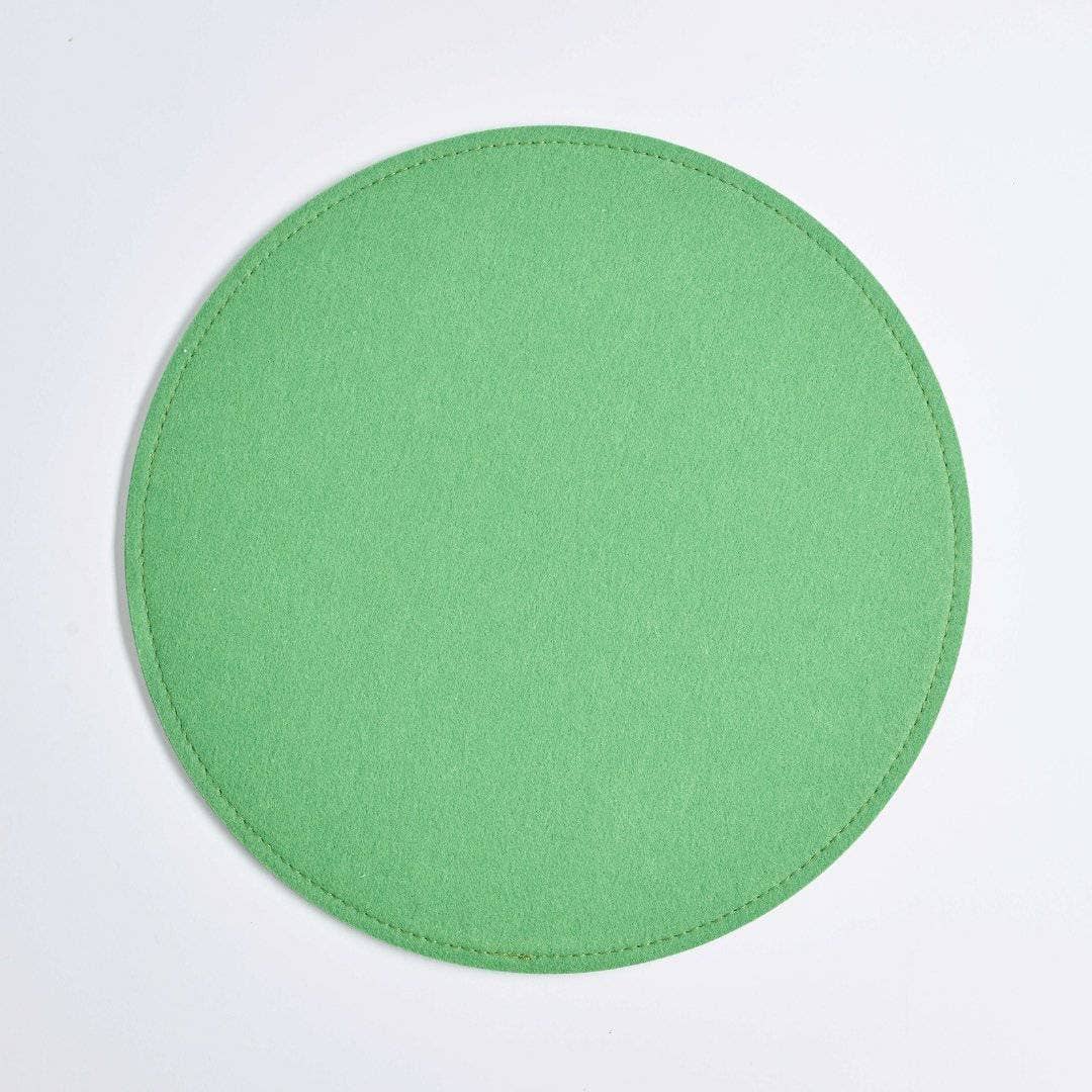 Plateaux en feutre de différentes couleurs - Parfaits pour nos tabourets: Jaune — Paper Lounge — zoom matière | Appart 17
