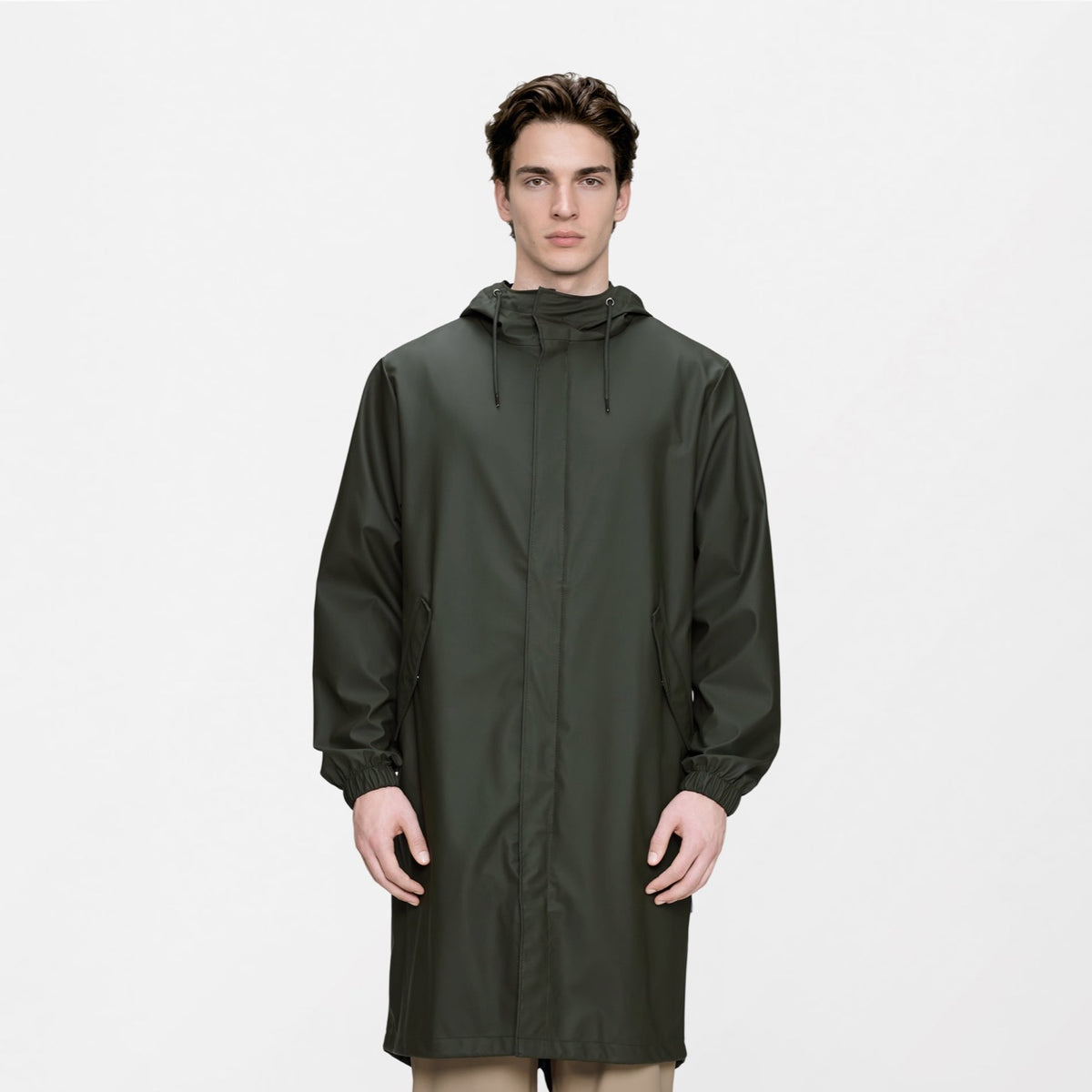 Fishtail Parka W3 — Rains — Green — porté, vue de face | Appart 17 Bruxelles