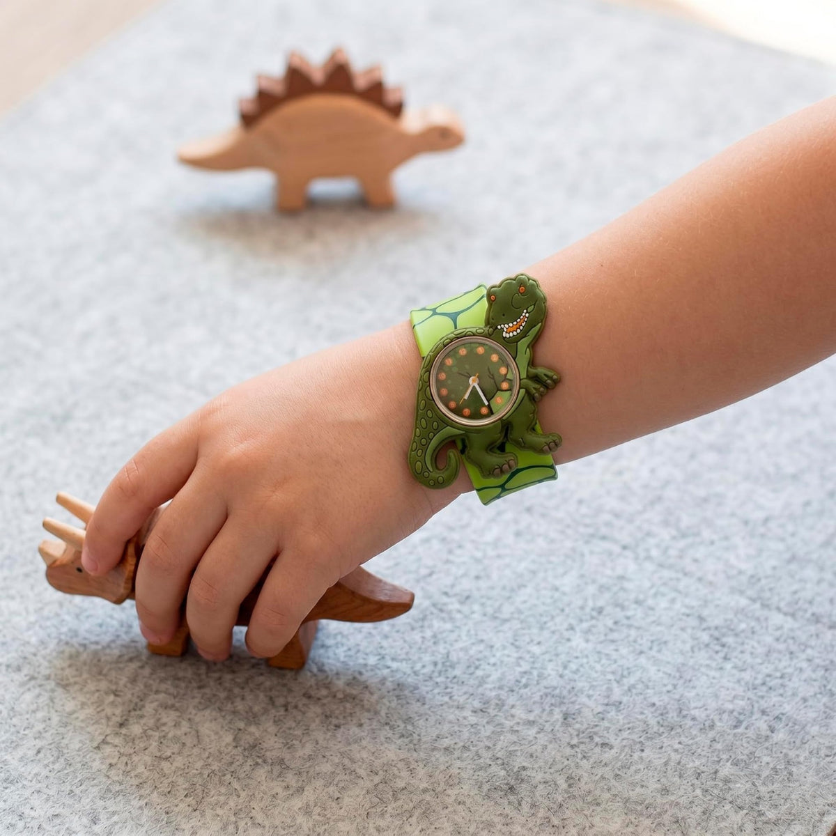 Montre slap enfant Time Pals — Mava Design — T-Rex — packshot | Appart 17 Bruxelles
