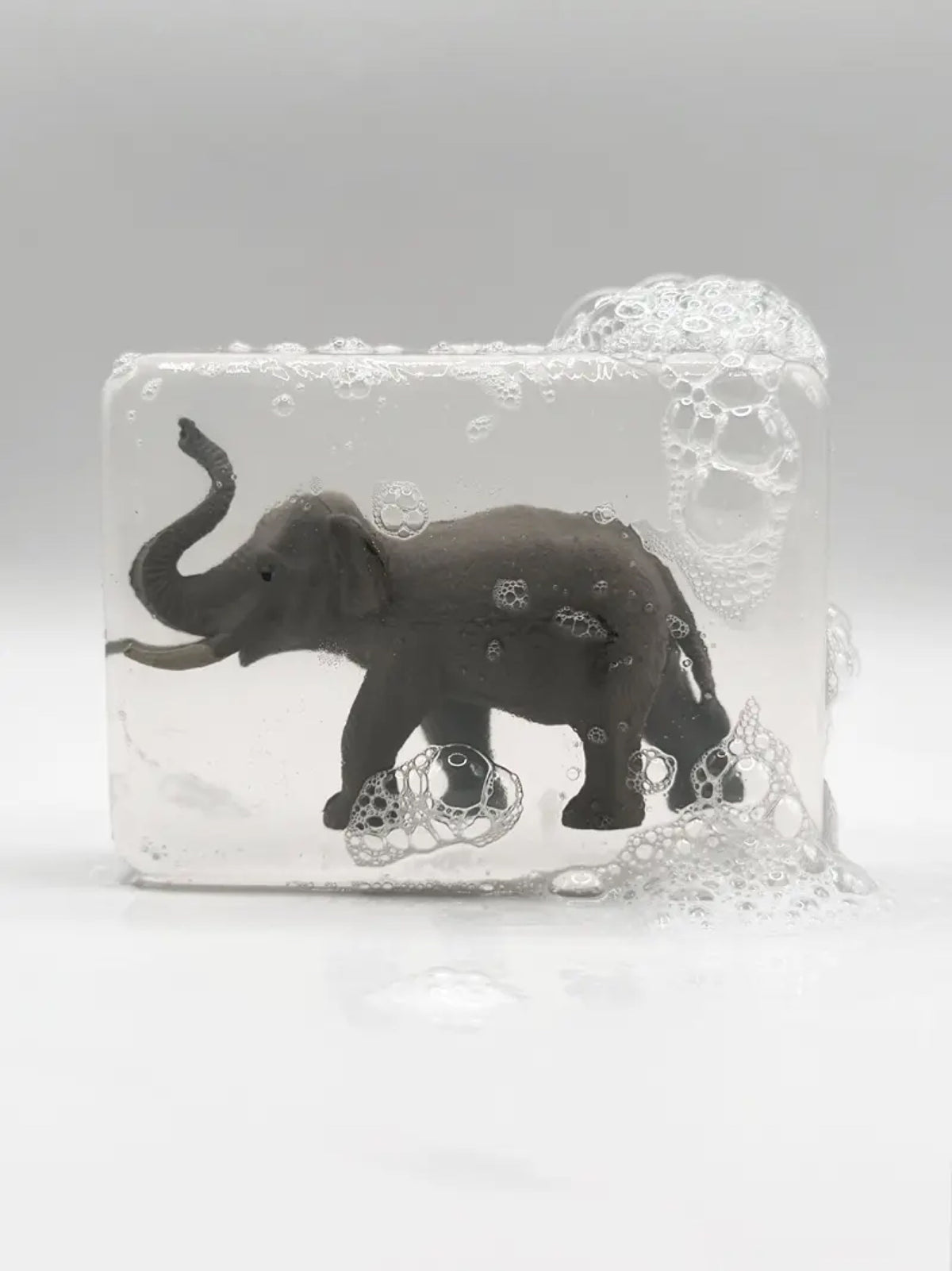 Savon surprise à figurine animal — Ludi Soap — Éléphant — packshot | Appart 17 Bruxelles
