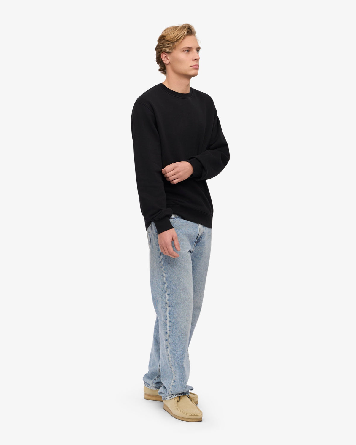 Colorful Standard Classic Organic Crew Sweat col rond coton bio — Colorful Standard — Deep Black — porté en pied 2 | Appart 17 Bruxelles