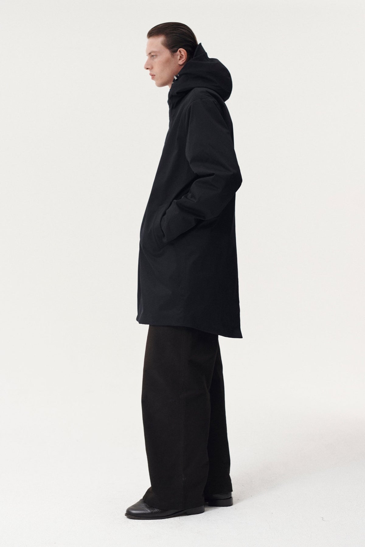 TERROR WEATHER Parka imperméable isolée MEIDA 150 g — Welter Shelter — Black — porté 4 | Appart 17 Bruxelles
