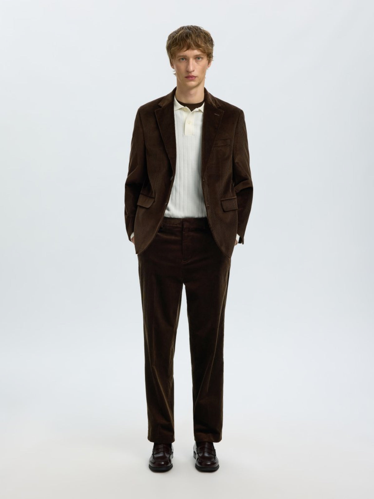 SLMREG-ENZO Blazer en velours côtelé de coton bio — Selected Homme — Delicioso — porté, ouvert 3 | Appart 17 Bruxelles