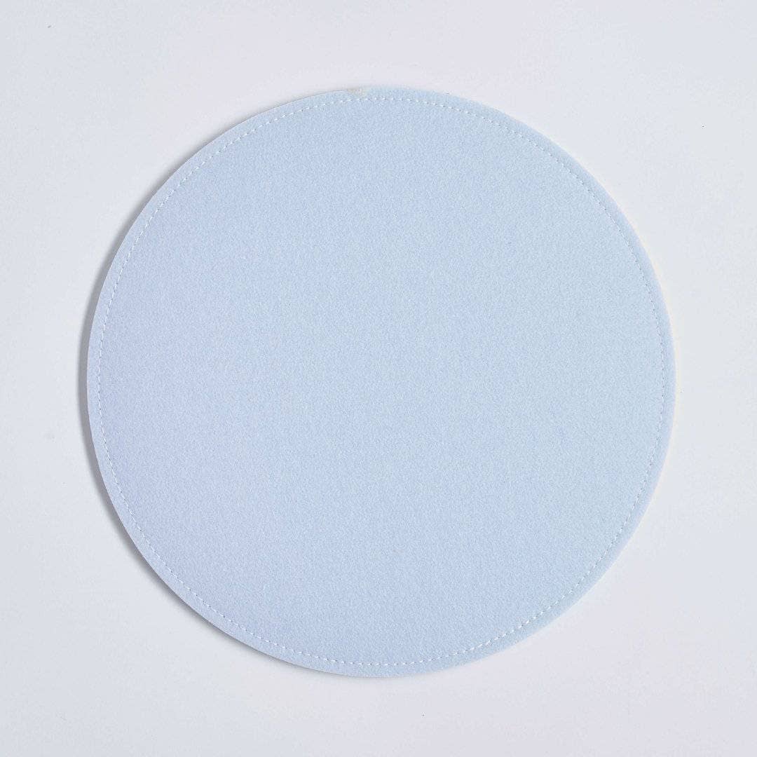 Plateaux en feutre de différentes couleurs - Parfaits pour nos tabourets: Jaune — Paper Lounge — détail | Appart 17