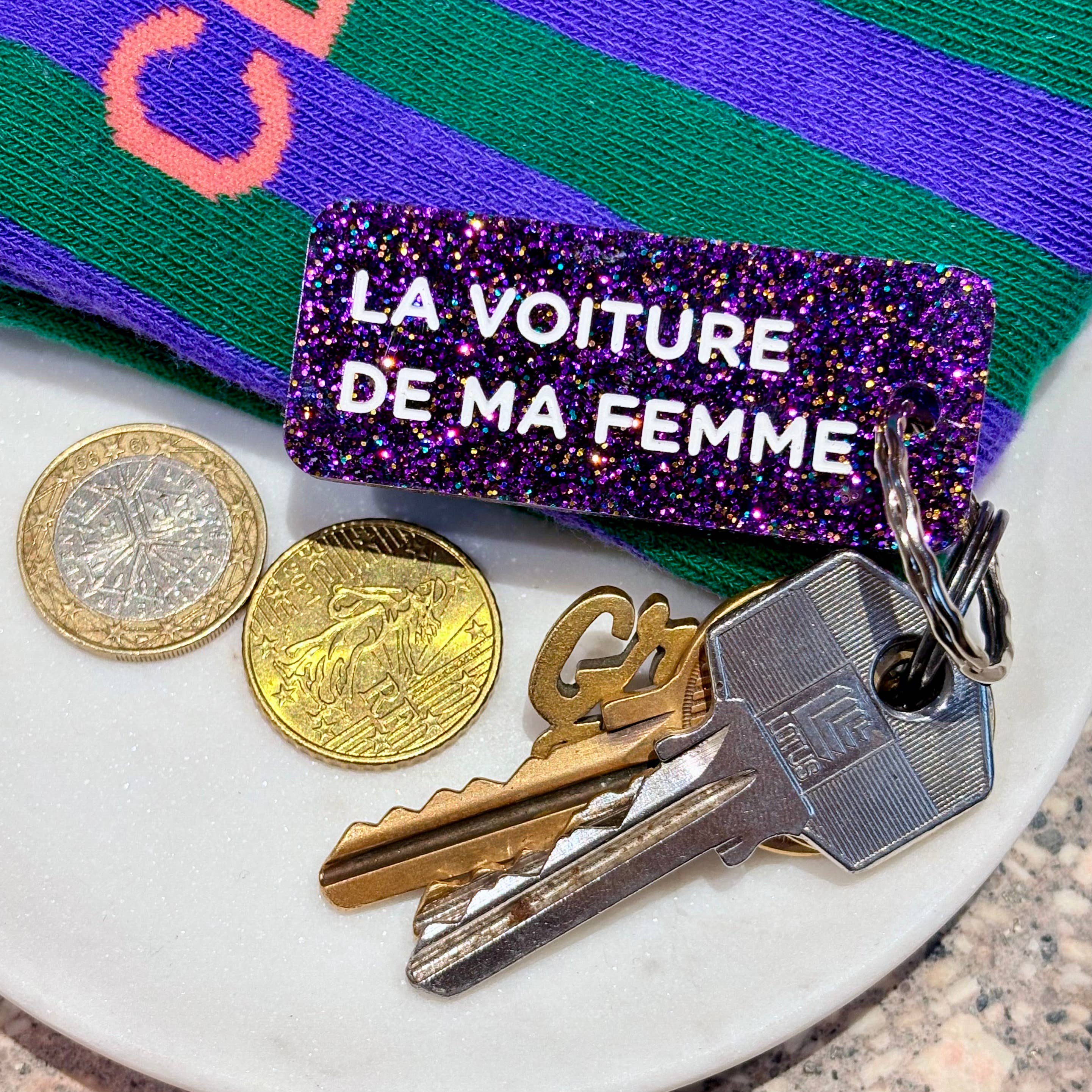 LA VOITURE DE MA FEMME Porte-clés à paillettes Plus de Love: Or