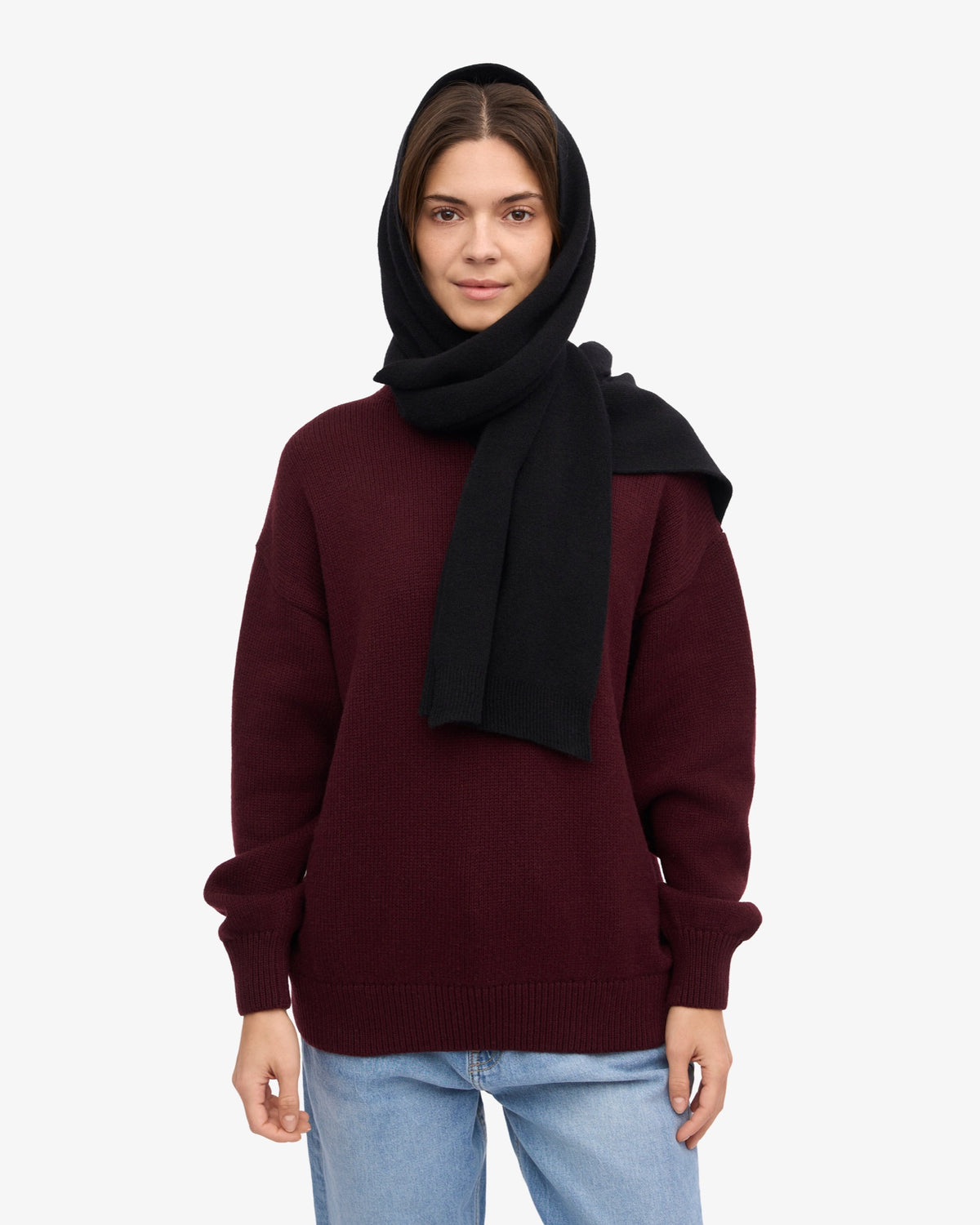 Colorful Standard Merino Wool Scarf Écharpe laine mérinos recyclée — Colorful Standard — Deep Black — porté, vue de face | Appart 17 Bruxelles