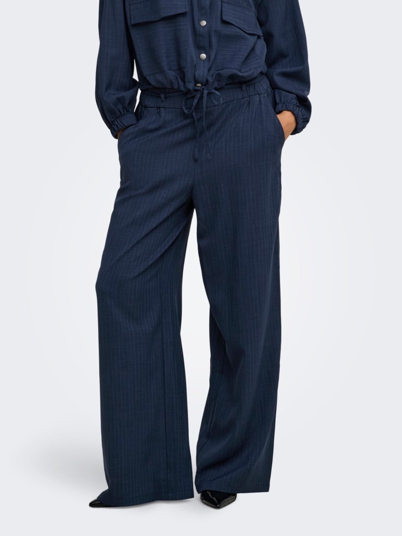 JDYVESTA Pantalon de tailleur — Navy rayé | Appart 17