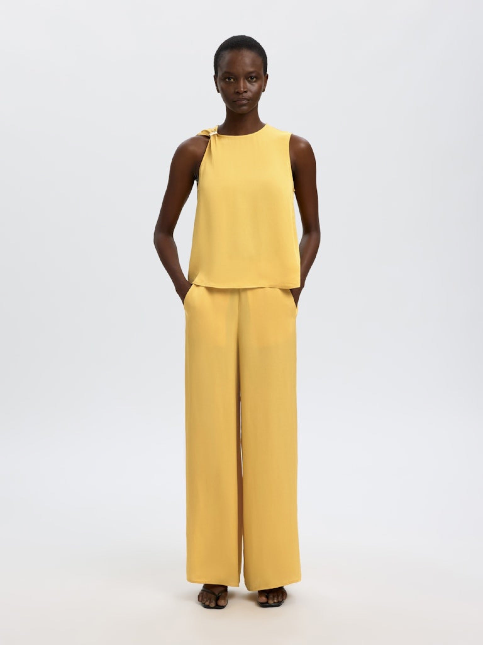SLFLAURA Pantalon taille haute fendu Ochre – Selected Femme | Appart 17