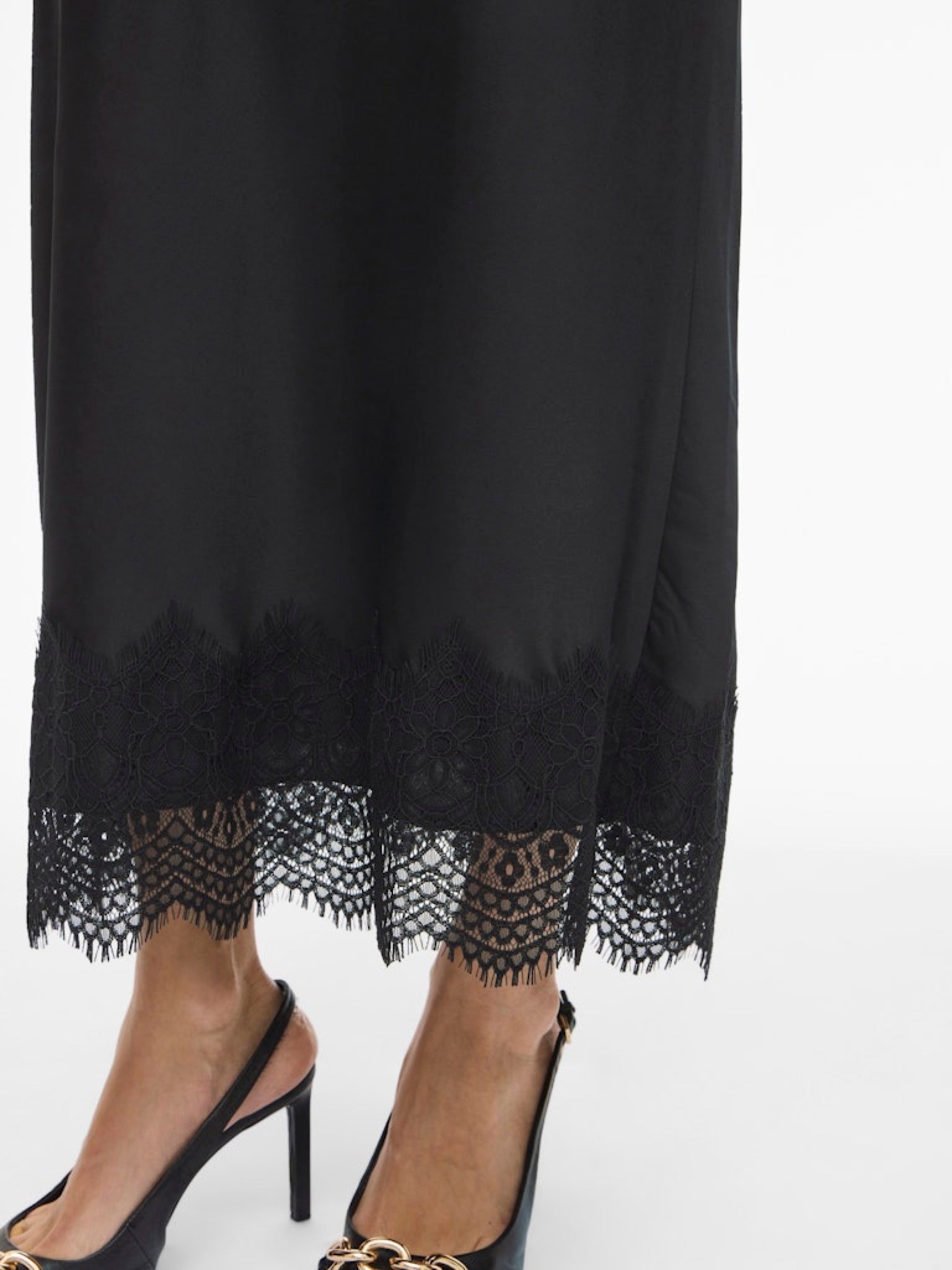 VIELLETTE Jupe longue en dentelle taille haute Black Beauty – VILA | Appart 17