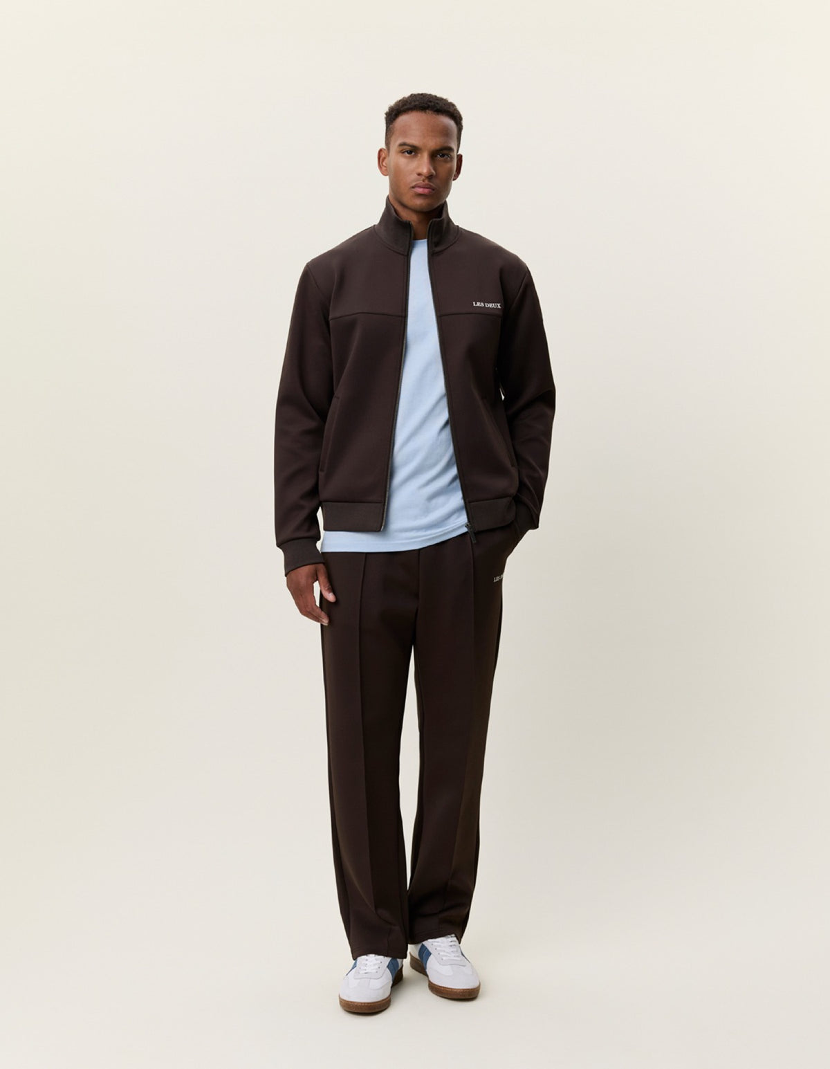 Track Jacket Veste zippée de survêtement — Les Deux — Delicioso Brown — porté, en pied 4 | Appart 17 Bruxelles